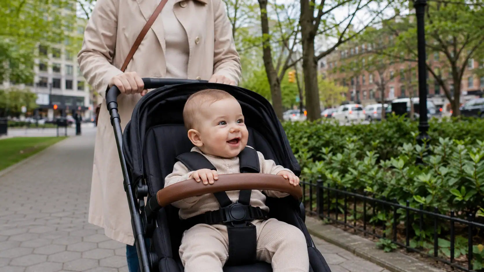 Quand mettre bébé face au monde dans la poussette ? Image